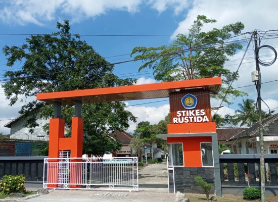 Gedung Sekolah Tinggi Ilmu Kesehatan Rustida